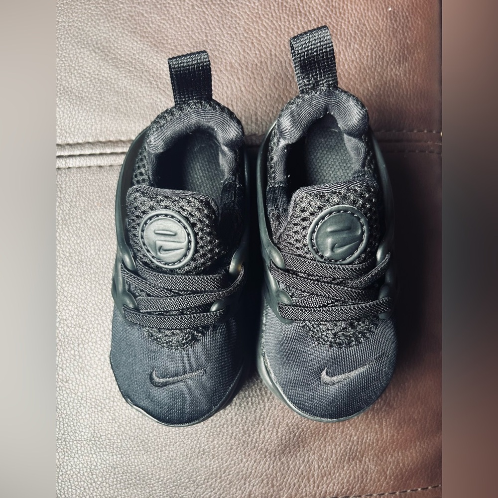Nike Kids Black Mesh Sneakers